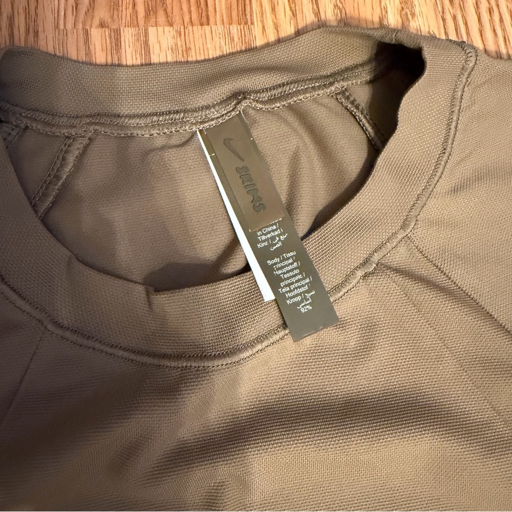 NikeSKIMS Airy Women's Oversized Tee Shirt - Picture 6 of 7